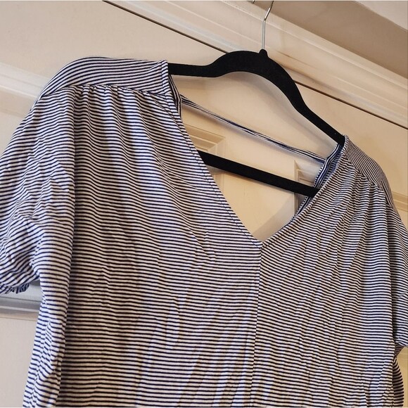 Old Navy blue and white striped stretchy short sleeve top S - Picture 2 of 4